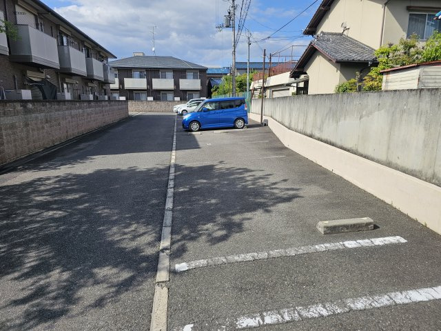KINZY COURT Ⅱの駐車場