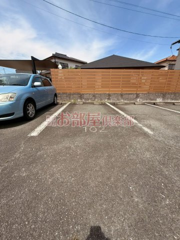 ハイネス迎野の駐車場|駐車場に車を止められます