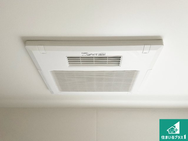 ★木津川市木津南後背　第5期　新築一戸建ての冷暖房・空調設備|四季を通して快適なバスライフをお手伝いする浴室暖房乾燥機！浴室の乾燥・暖房・涼風・換気はもちろん、２４時間換気にも対応！
