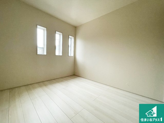 ★木津川市木津南後背　第5期　新築一戸建ての洋室|シンプルな洋室は、自分好みのインテリアが楽しめます♪ご家族とインテリアや家具を選びに行くのは入居時の醍醐味の一つです。ぜひお楽しみください♪
