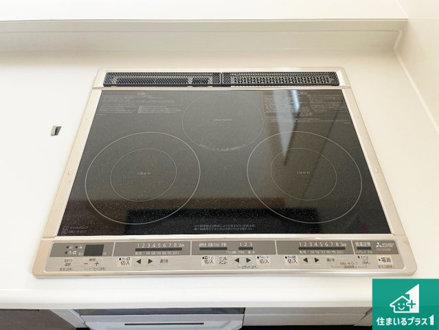 ★木津川市木津南後背　第5期　新築一戸建ての設備|火を使わないので、安心なＩＨコンロ！でこぼこが無い構造なので、掃除もしやすく清潔に保てます！