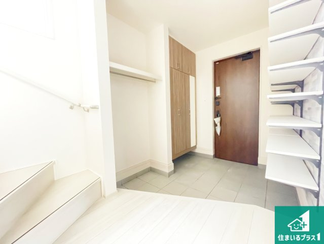 ★木津川市木津南後背　第5期　新築一戸建ての玄関|シューズボックスにはたくさんの靴が収納できるので玄関周りはいつもスッキリ！ご家族が増えても安心！
