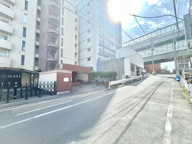 板橋シティハイツの外観|都市機能の利便性と豊かな緑に恵まれた住環境。

現地ご見学希望・資料請求などお気軽にお問い合わせ下さい！
03-5990-5201