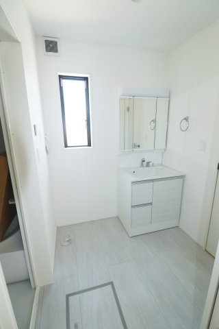 郡山市喜久田町字双又　　　５号棟　　　富田小学校、富田中学区の洗面所