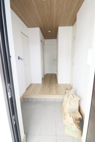 郡山市喜久田町字双又　　　５号棟　　　富田小学校、富田中学区の玄関