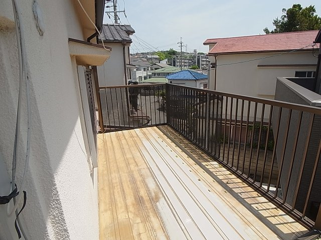 鈴蘭台東町3丁目貸家のバルコニー|広々したワイドなバルコニー、2面有ります