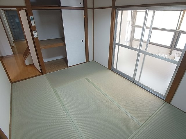 鈴蘭台東町3丁目貸家の内装|各部屋綺麗に改装済みです