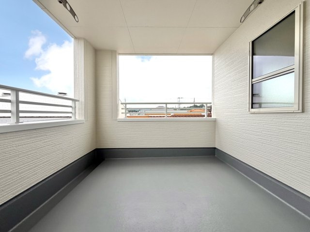【新築戸建】高崎市町屋町第2　のバルコニー|■バルコニー｜あたたかな陽のひかりを浴びることのできるバルコニー。お洗濯物やお布団を干せば、家族みんなが気持ちよく暮らすことができます(*^^*)