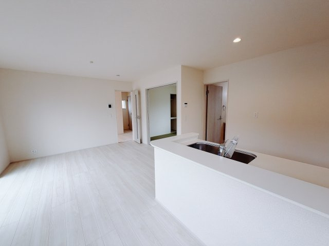 【新築戸建】高崎市町屋町第2　のダイニング|■ダイニング｜忙しい朝でもご家族そろってお食事を楽しんでいただける、ゆとりあるダイニングスペース。