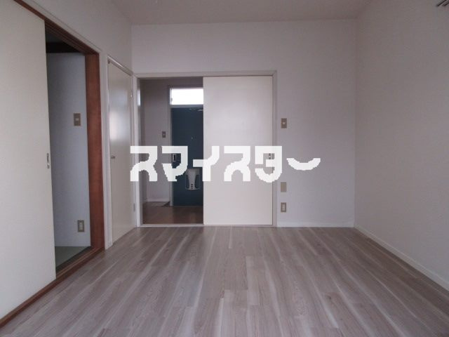 滝ノ上ハイツ井上Ａ棟の居間・リビング
