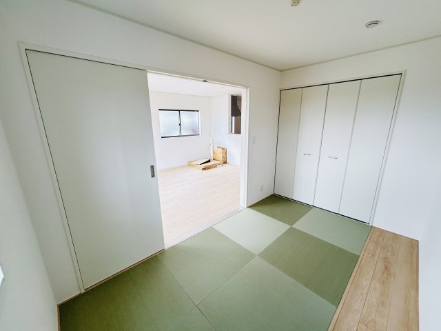 新築　高崎市金古町第17　クレイドルガーデン　１号棟の和室|現地写真　リビング隣の和室はお子様の遊び部屋としてもちょうどいいですね♪							
