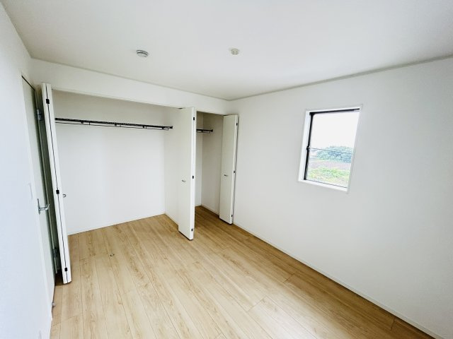 新築　高崎市金古町第17　クレイドルガーデン　１号棟の収納|現地写真　それぞれのお部屋に収納スペースがあるのでお片付け上手で室内もスッキリ♪
