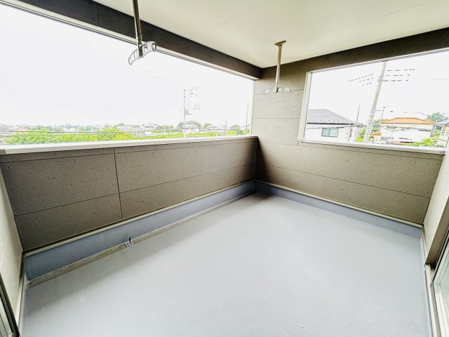 新築　高崎市金古町第17　クレイドルガーデン　１号棟のバルコニー|現地写真　日当たりの良いバルコニーはお洗濯物もよく乾きそうです◎
　