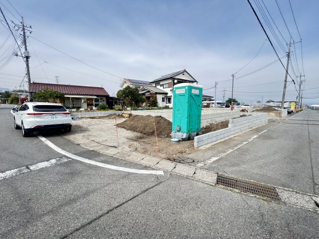 新築　高崎市金古町第17　クレイドルガーデン　１号棟の前面道路含む現地写真|現地写真　南東側接道幅員約5ｍ　北東側接道幅員約4.3ｍ