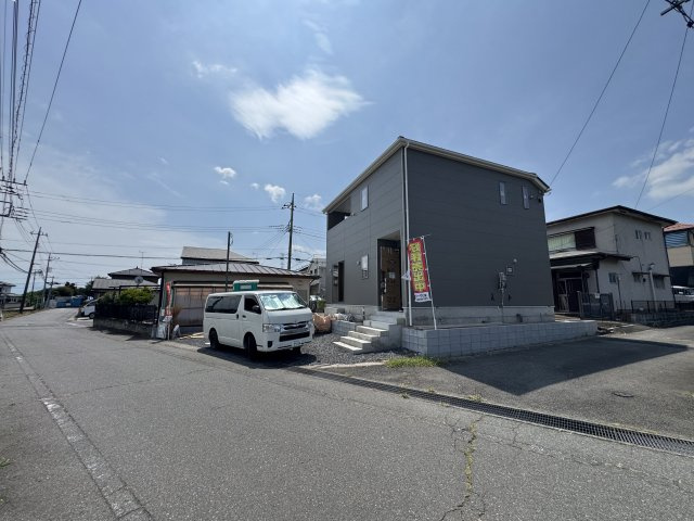 新築　高崎市金古町第17　クレイドルガーデン　１号棟の前面道路含む現地写真|現地写真　南東側接道幅員約5ｍ　北東側接道幅員約4.3ｍ