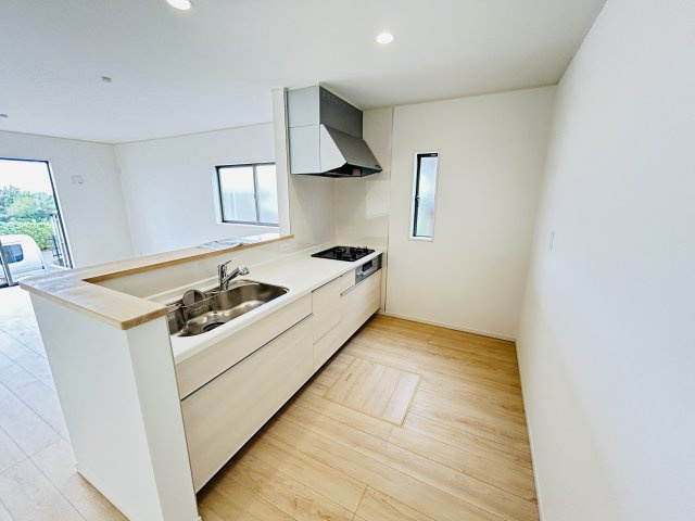 新築　高崎市金古町第17　クレイドルガーデン　１号棟のキッチン|現地写真　間口2550ｍｍで作業スペースも広々！換気扇も汚れが付きにくくお掃除がし易い設計です。
