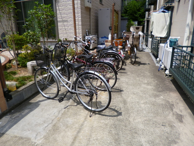 リリックコートＢｅｌｌのその他共用部分|敷地内自転車置けます。