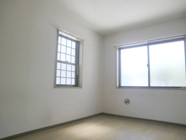 リリックコートＢｅｌｌの居間・リビング|2面採光のお部屋です
