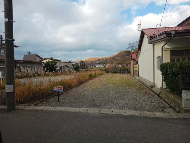 日役町売地の前面道路含む現地写真
