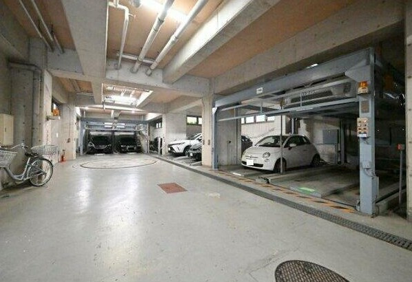 【駐車場】