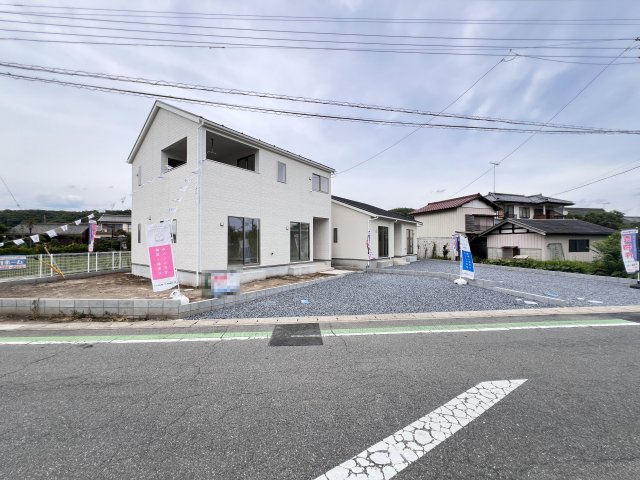 新築　高崎市吉井町小暮第１　クレイドルガーデン　1号棟の前面道路含む現地写真|南側接道幅員約7.1ｍ　北西側接道幅員約4.4ｍ