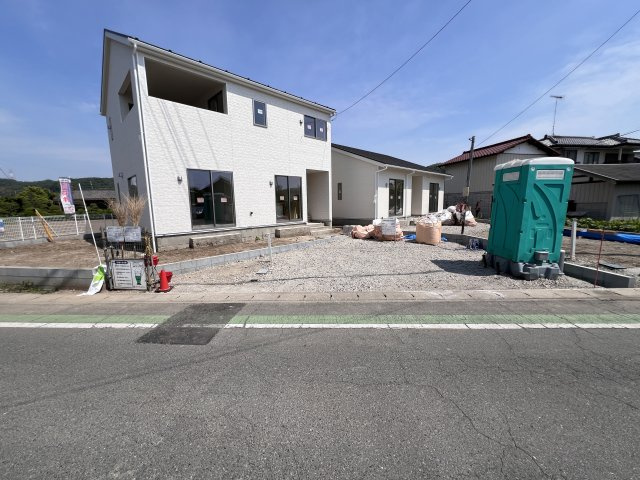 新築　高崎市吉井町小暮第１　クレイドルガーデン　1号棟の駐車場|　駐車スペースは並列2台分可能です！
