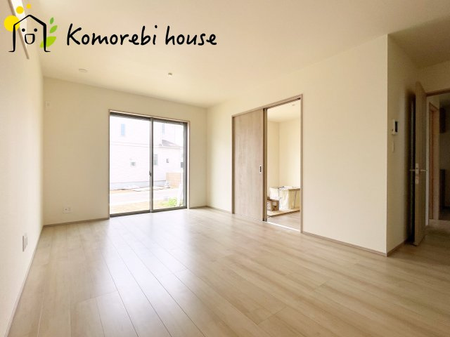第3　伊奈町小室　新築一戸建て　ハートフルタウン　Hの居間・リビング|ゆったりとしたリビングです