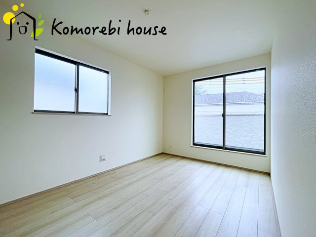 第3　伊奈町小室　新築一戸建て　ハートフルタウン　Iの寝室|広くて明るい寝室