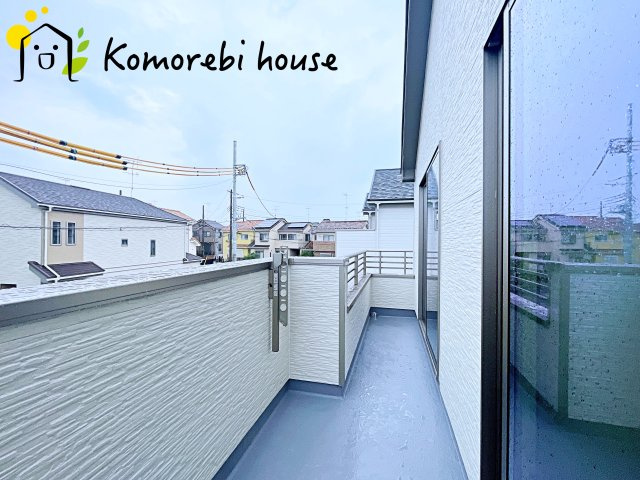 第3　伊奈町小室　新築一戸建て　ハートフルタウン　Iのバルコニー|外からの目が気にならないバルコニーで洗濯物が干せます