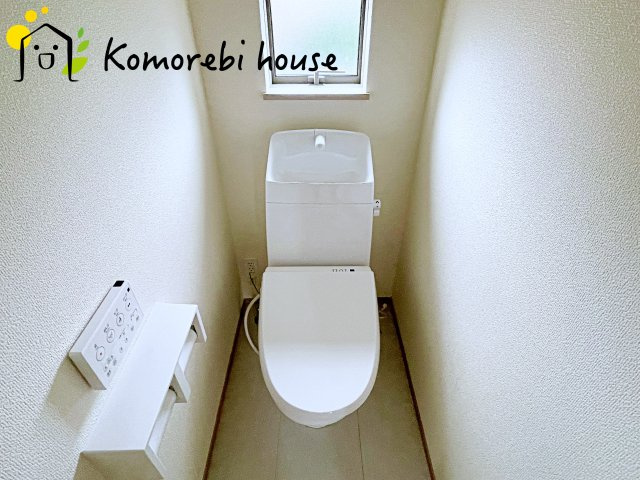 第3　伊奈町小室　新築一戸建て　ハートフルタウン　Iのトイレ|落ち着いたトイレです