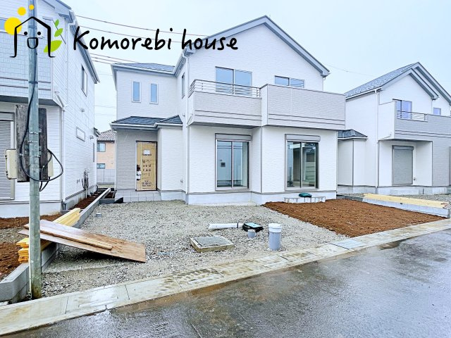 第3　伊奈町小室　新築一戸建て　ハートフルタウン　Iの駐車場|車をお持ちの方に嬉しい駐車場付きの物件です