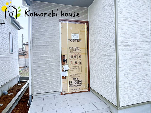 第3　伊奈町小室　新築一戸建て　ハートフルタウン　Iの玄関|落ち着いた玄関です