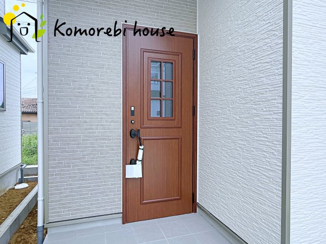 第3　伊奈町小室　新築一戸建て　ハートフルタウン　Iの玄関|落ち着いた玄関です
