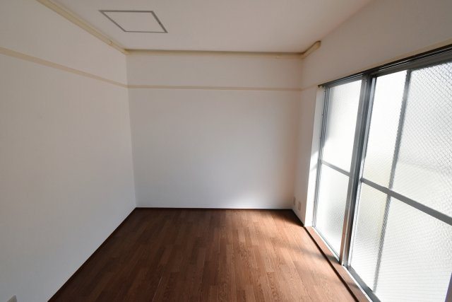 清和マンションの洋室