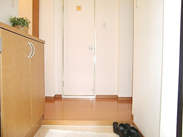 ヴィラ宝塚宝松苑の玄関
