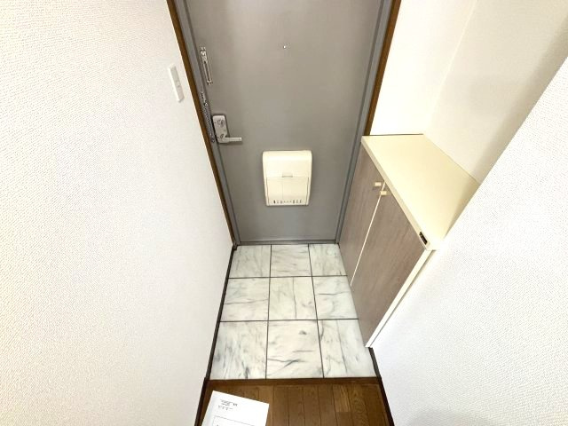メゾンラヴィの玄関