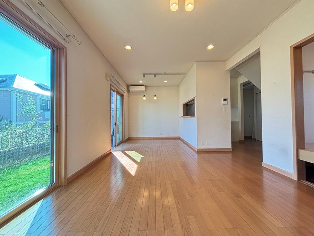 神戸市垂水区美山台　中古戸建の居間・リビング