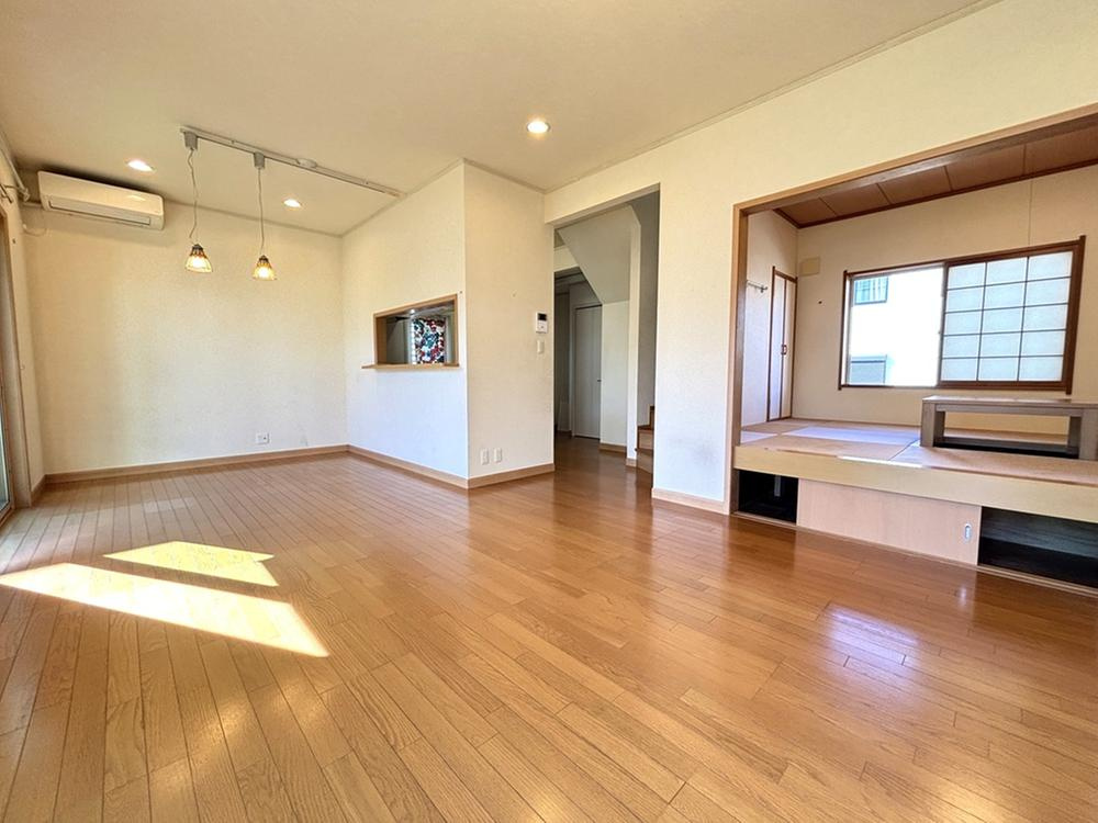 神戸市垂水区美山台　中古戸建の居間・リビング
