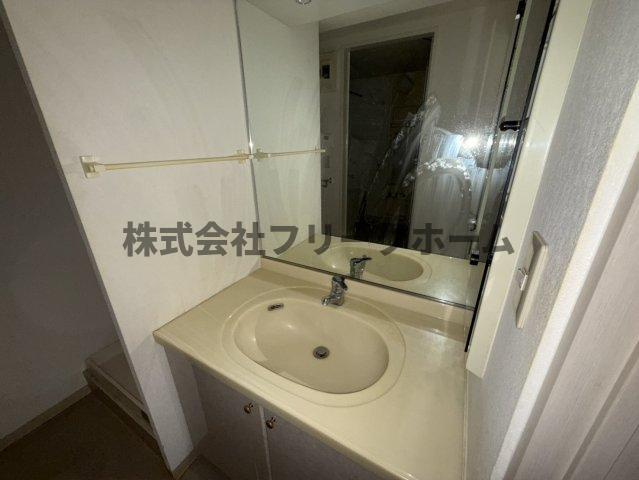 三鷹市下連雀３丁目の賃貸マンションの洗面所