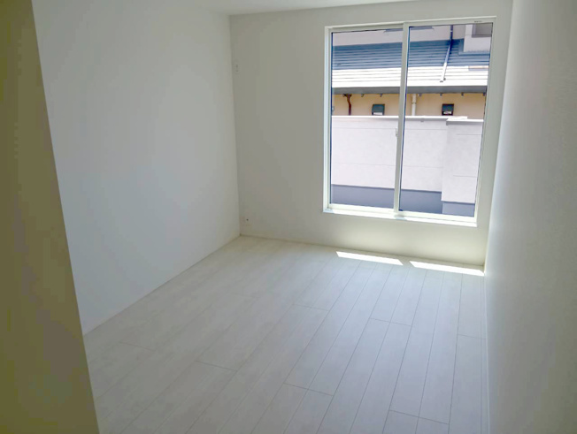 【洋室】 | 沼津市下香貫01期 新築建売分譲住宅 建物＋土地 TW06149 | 沼津市下香貫塚田　1号棟　２F洋室7.2帖　※令和8年7月9日撮影写真