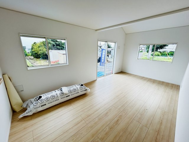 新築　高崎市足門町第9　クレイドルガーデン　1号棟の居間・リビング|現地写真　家族の会話が弾む対面キッチン。お子様の様子も確認できて安心ですね。
