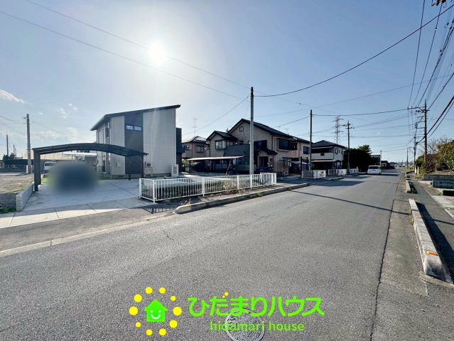 久喜市北広島　中古一戸建ての前面道路含む現地写真