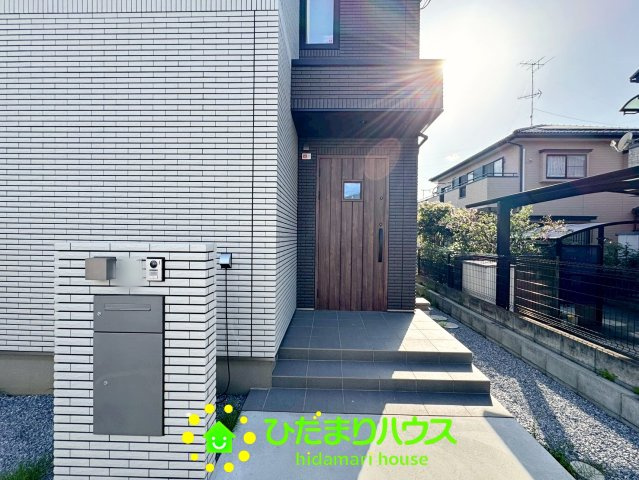 久喜市北広島　中古一戸建ての玄関