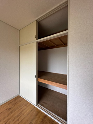 【収納】 | グリーンハイム中島 | 洋室4.5帖のお部屋にある収納スペースです！かさ張りやすい寝具や大きな荷物などが収納できて便利です☆