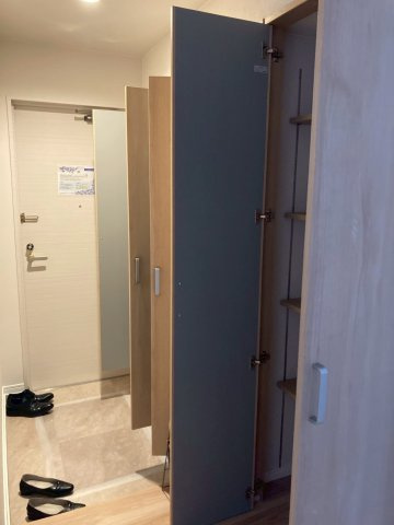 シビルタワーエンブレムの玄関