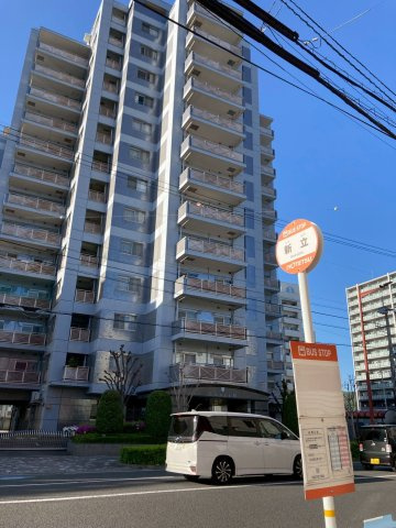 シビルタワーエンブレムの外観