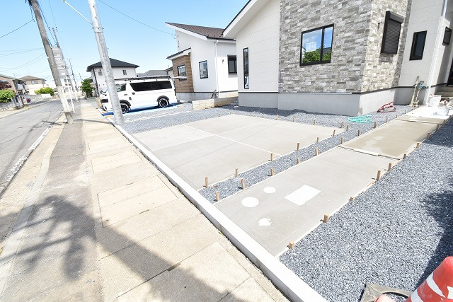 GRACE　水戸市浜田町　1期 　2の前面道路含む現地写真|前面道路幅約7.8メートル。駐車ラクラクです♪