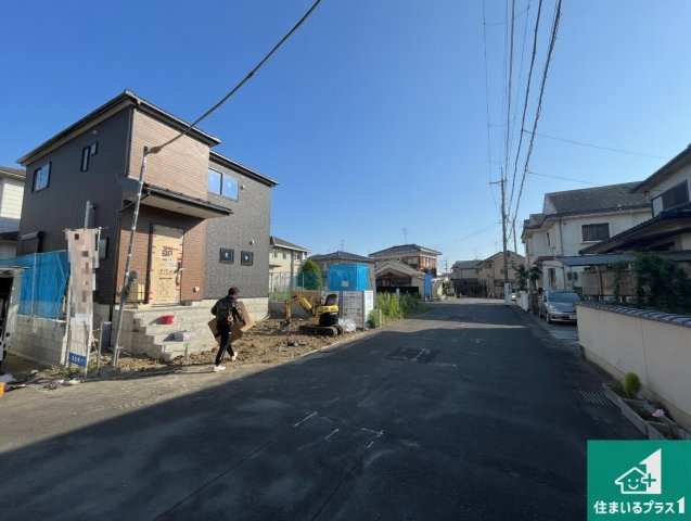 草津市西矢倉　新築一戸建ての前面道路含む現地写真|周辺は落ち着いた街並みの住宅地！子育てがしやすい住環境です！まだ未完成ですが、現地でしかわからない事もございます。是非一度ご覧ください。