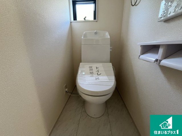 草津市西矢倉　新築一戸建てのトイレ|1・2階の2ヶ所にあるので、朝の忙しい時間の順番待ちもなく、深夜の利用にも大変便利です。