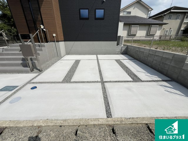 草津市西矢倉　新築一戸建ての駐車場|駐車スペース！散水栓があるので、こまめに愛車を洗えます！
